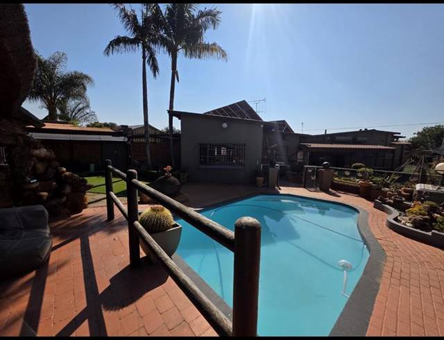 3 BEDROOM HOUSE FOR SALE IN SINOVILLE